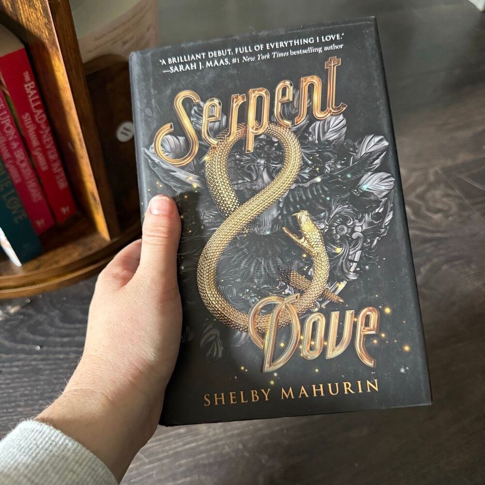 Serpent & Dove by Shelby Mahurin Hardback Book